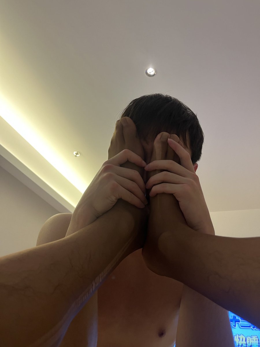 想一直舔丝袜脚的骚狗🥵