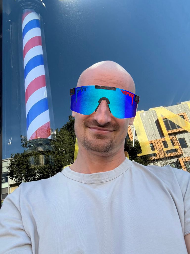 BasedCoinL2's tweet photo. Happy weekend fam! 🌞🔵

#BelieveInBased https://t.co/dzK3hv286b