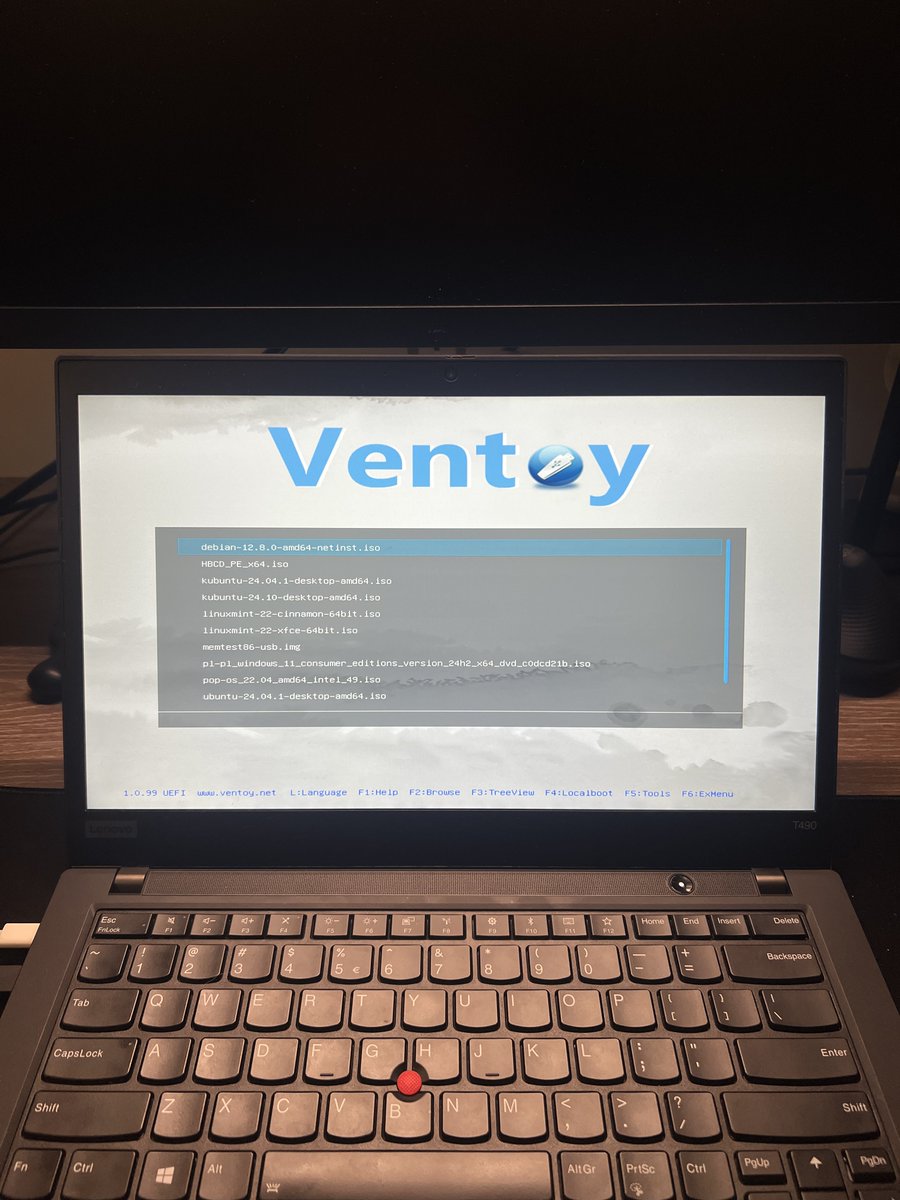 marek_2k22's tweet image. Kiedy obraziłeś się na #windows i testujesz wszystkie wersje #linux 

Został jeszcze #Ubuntu i #Zorin

Dzięki @ZZadzior za support 👍🫡