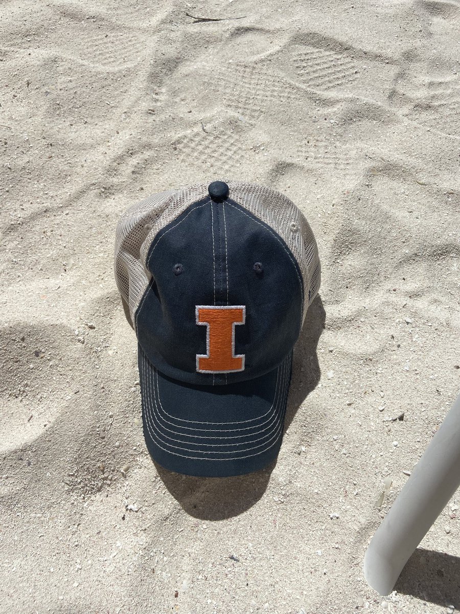 KPKevinPowell's tweet photo. @BBarn64 @IlliniMBB @StateFarmCenter @IlliniLearfield On the beach in sunny Aruba https://t.co/VeJNtYUw2a