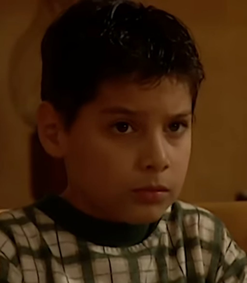 detlnovelas1's tweet photo. Alex Perea en la telenovela #TodoPorAmor (2000) donde interpretó a 'Enrique', el hijo menor de la protagonista de la historia
---- veinticinco después ----
Alex Perea en la telenovela #LasHijasDeLaSeñoraGarcía (2024-2025) donde da vida a 'Juan' https://t.co/IPgpnVTDtL