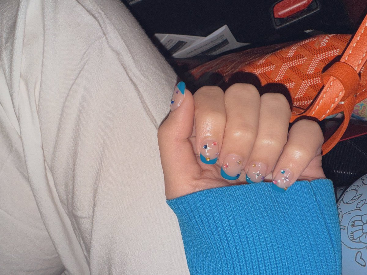 sonyasarann's tweet image. นั่งมองเล็บทั้งวัน