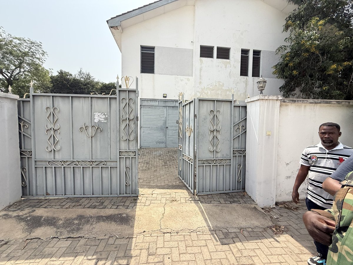 Team ORAL has this morning promptly acted on a distress petition from government workers occupying 4 bungalows behind the State House which were about to be demolished by a faceless private developer who sent thugs claiming they paid for the land last year. 

President Mahama’s
