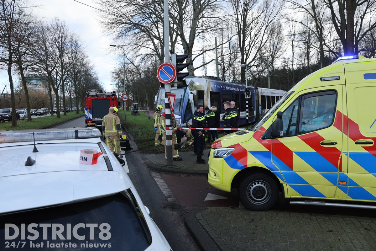 Meisje op fiets aangereden door tram in Den Haag