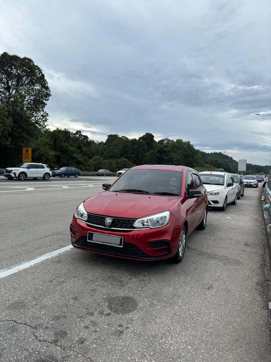 zalyazahari's tweet image. Kereta breakdown atas highway  especially girls tak tahu nak buat apa kan ? Here i nak share step by step if your car suddenly breakdown dekat highway 🚗 

--