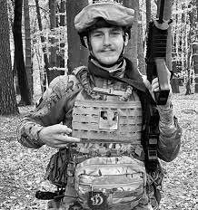 falledlenin's tweet photo. В цей день 2023 року у стрілецькому бою під час штурму ворогом позицій біля Бахмута загинув Артем Новіков («Террор») - солдат ССО Азов. Ультрас київського «Динамо». Був розвідником-кулеметником. Виконував завдання на Запорізькому напрямку. https://t.co/p1Nwjljk1O