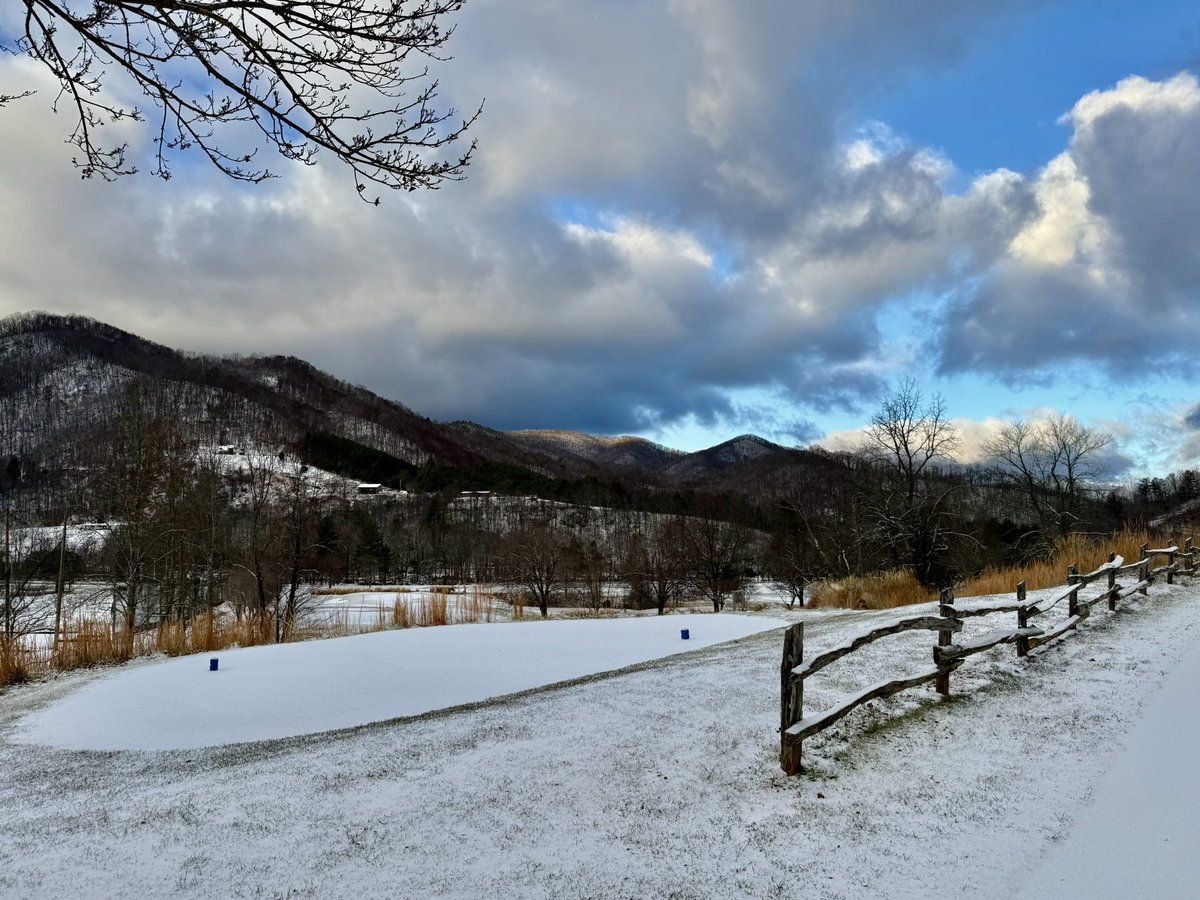 jeremyboone's tweet image. No golf today ⛄️