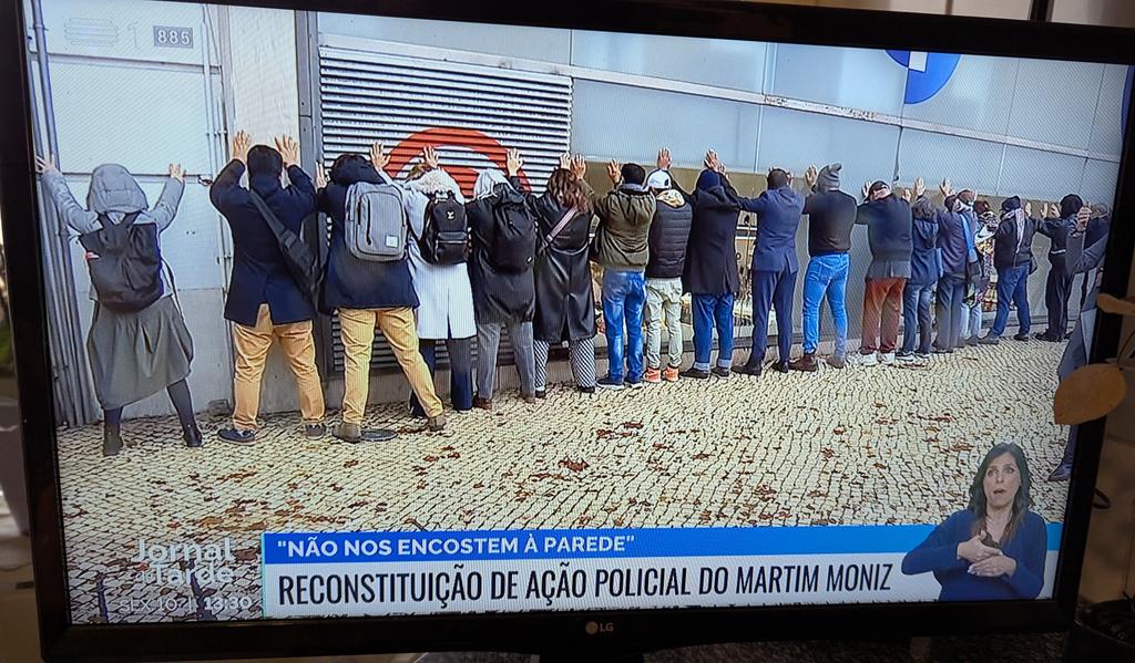 A falta de WCs publicas em Lisboa é gritante e depois temos esta vergonha em plena luz do dia.
Carlos Moedas #out.
