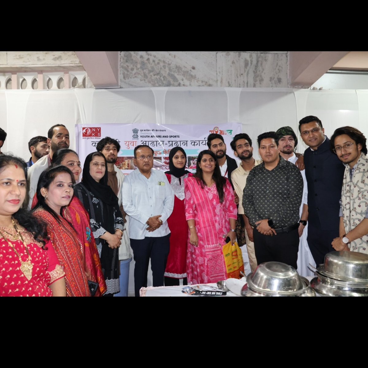 MYBHARATSURAT's tweet photo. "Honored Moments at KYEP 2025! 🌟 Dignitaries like shri Mukesh Dalal [Member of parliament] and Vijay Radadiya[ Associate professor-CDC,Auro University] graced the vibrant stalls showcasing the rich culture from different districts of Kashmir. A true celebration of heritage&amp;Unity https://t.co/1tS3euhu1t