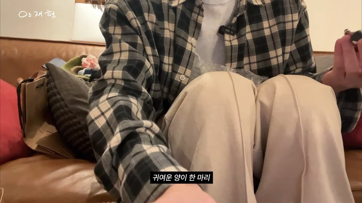 wasabi240620's tweet photo. 본체가 귀여운걸 너무좋아해서 선물들도 귀여운데
본체가 제일 귀여움 https://t.co/ACLBd4qLRa