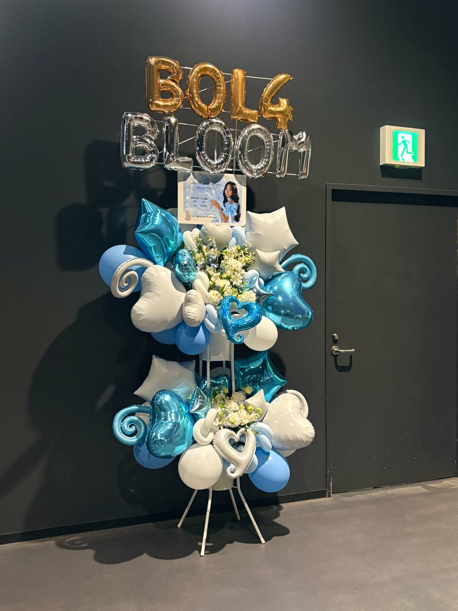 17_madooo's tweet photo. 本日BOL4(赤頬思春期)コンサート
『2025 BOL4 Asia Tour Concert in Tokyo』
取材させていただきました🩵

とっても素敵な公演でした！
韓国留学中に沢山聞いたBOL4の歌を生で聴けて幸せでした🌸

後日記事にてライブレポートお届けしていきます☺️💠

#BOL4 #赤頬思春期 #Bloom https://t.co/XjfwLnGO9D
