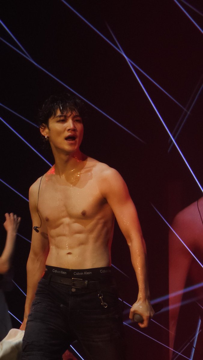 virtudef's tweet photo. HIS ABS ?!?!!!:&amp;:-,!,!
#JAYB #제이비 @jaybnow_hr 
#TAPERELOADINBKK https://t.co/qweKIzbVsn