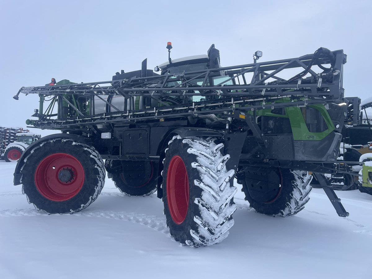 Loving the winter weather. But truly thinking about spring. 937H #Fendt