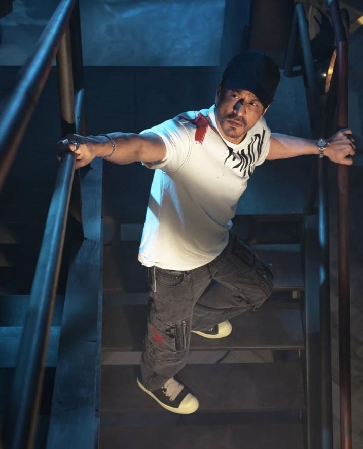 Mdimtiy92659179's tweet photo. HAM SHARIF KIYA HUA PURI DUNIYA HI BADBASH BANGAE #Baadsha Of Bollywood #ShahRukhKhan 🔥 https://t.co/gP5TNH0MnQ
