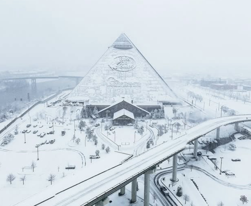 A stunning shot of a snowy Pyramid! 
(📸: Cody Childress)