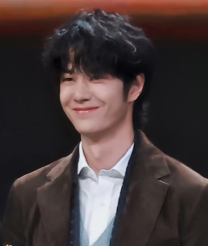 wang yibo’s smile 😭🤏