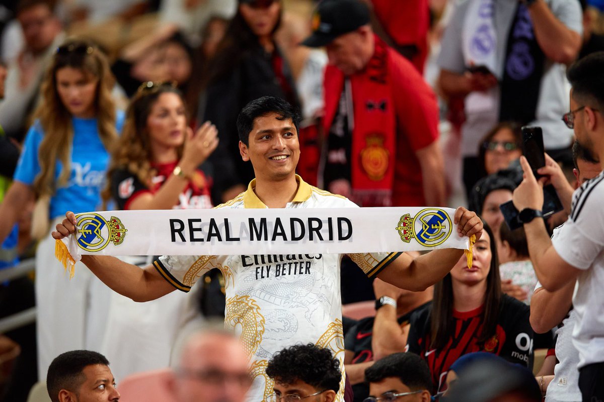 Todo muy normal en la Supercopa de España en Arabia Saudí donde hacen desaparecer las cruces de los escudos.