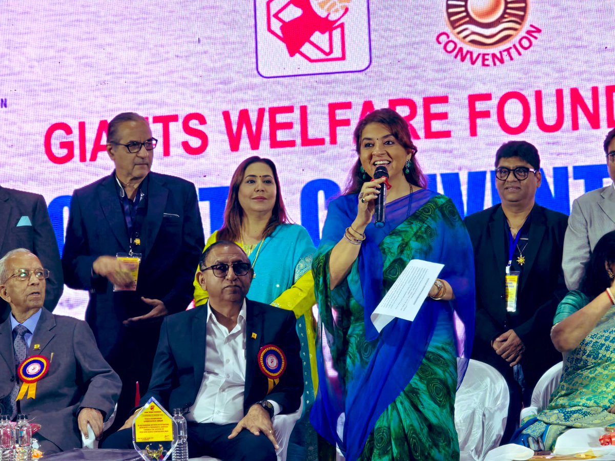 ShainaNC's tweet photo. Administered the oath to our new Federation Presidents of @GiantsWelfare foundation today in Gandhidham Kutch at our Giants International Convention @RSSorg @GiantsWelfare @narendramodi @mieknathshinde @DrSEShinde https://t.co/strTwp97J1