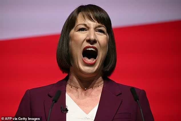 🔴Disabled people punished because <a href="/RachelReevesMP/">Rachel Reeves</a> crashed economy

<a href="/UKLabour/">The Labour Party</a> to cut £3 billion in disability payments over next 4 years but will continue to send £3 billion a year to Ukraine. 

Thanks <a href="/Keir_Starmer/">Keir Starmer</a> and <a href="/RachelReevesMP/">Rachel Reeves</a>.

<a href="/johnpringdns/">Disability News Service</a>