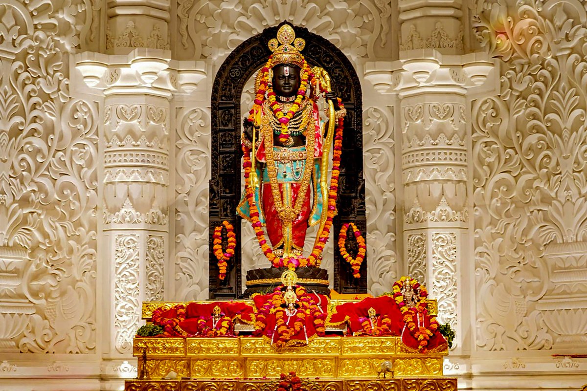Maneesh111111's tweet photo. अयोध्या में श्री रामलला विराजमान के प्राण-प्रतिष्ठा की प्रथम वर्षगांठ पर समस्त देशवासियों को हार्दिक शुभकामनाएँ।
सदियों के त्याग, तपस्या और संघर्ष से बना यह दिव्य-भव्य राम मंदिर भारतीय संस्कृति, अध्यात्म और एकता का प्रतीक है। 

जय श्री राम! 🚩

#Ayodhya #RamMandir #pranpratishtha https://t.co/twwcXyr2Rg