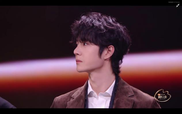 ha_len's tweet photo. Congrats WangYibo #WBNSAwards #WangYibo #王一博 https://t.co/zDtLuNWaBx