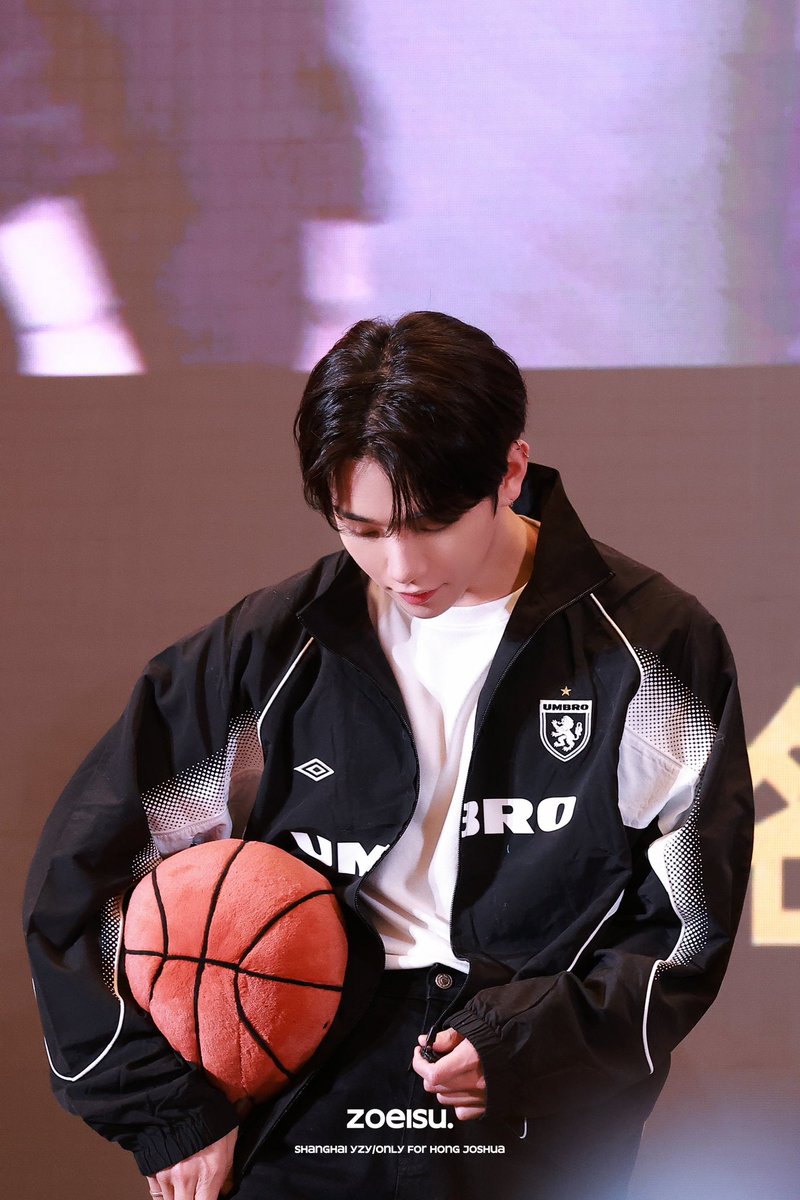 zoeisu_'s tweet photo. 241229 YZY 

🏀

#조슈아 #ジョシュア #JOSHUA #洪知秀 #SEVENTEEN #세븐틴 

@pledis_17 https://t.co/Wh3rNkmCJL