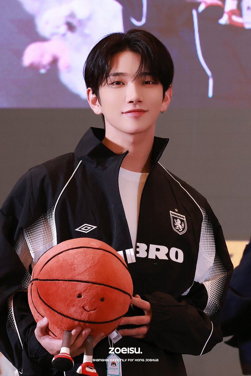 zoeisu_'s tweet photo. 241229 YZY 

🏀

#조슈아 #ジョシュア #JOSHUA #洪知秀 #SEVENTEEN #세븐틴 

@pledis_17 https://t.co/Wh3rNkmCJL
