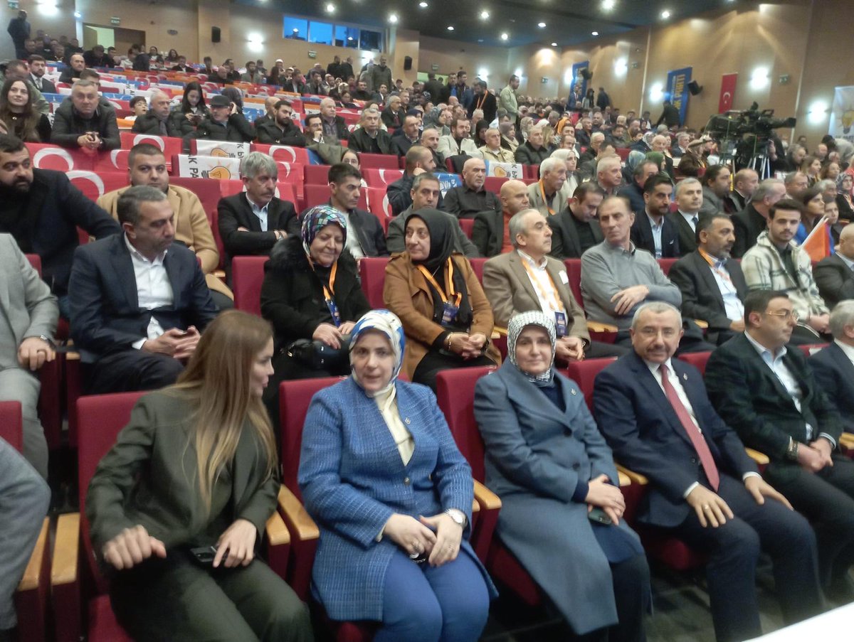drummugulsen's tweet photo. Sancaktepe 8. Olağan İlçe Kongremiz birlik, beraberlik havasında büyük bir coşkuyla gerçekleştirdik.

Kongremizde bayrağını devralacak olan Sayın Feyzullah Torlak ve kıymetli yönetimini tebrik ediyor, milletimize hizmet yolunda üstlenecekleri bu kutlu görevde başarılar ve kolaylıklar diliyorum.

Bugüne kadar teşkilatımıza yaptığı katkılar dolayısıyla da bayrağı devreden ilçe başkanımız Sayın Turgay Akpınar'a teşekkür ediyoruz.

@akpartiistanbul
@ak_sancaktepe
@FeyzullahTORLAK
@akpinarturgay