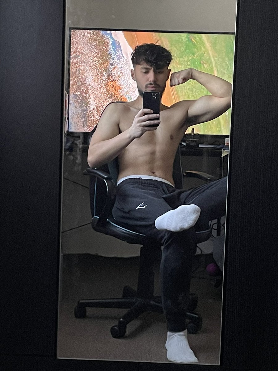 Masterwilliam8_'s tweet photo. Afternoon subs!
How sexy am i looking for my birthday? https://t.co/apcjLFgcSD