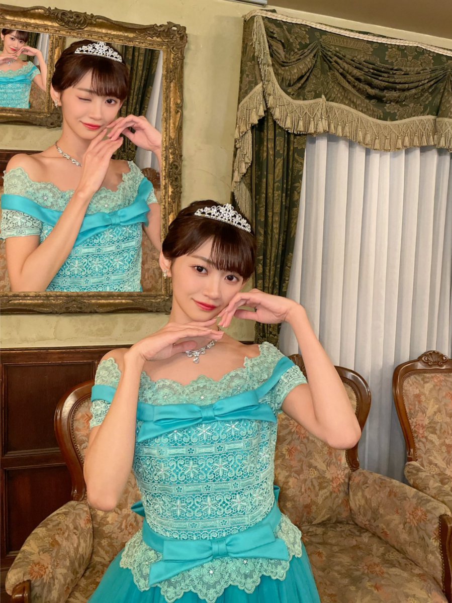 絵になる方の後ろに絵があるならやらざるを得ない💚 #板倉可奈