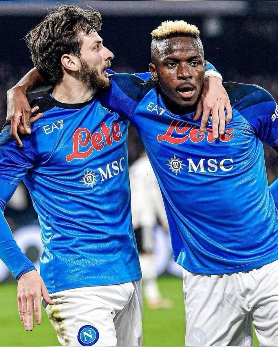 Uno più latrina dell'altro. Il fatto che ci abbiate portato uno scudetto non vi esime dal farvi chiamare per quello che siete: latrine.