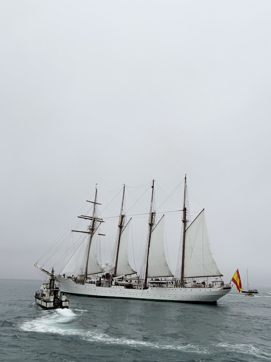 CamaraRealTM's tweet photo. 🎥👑| Acompañamos al Buque escuela Juan Sebastián de Elcano en sus primeras millas ⚓️ https://t.co/92LfzCTETr