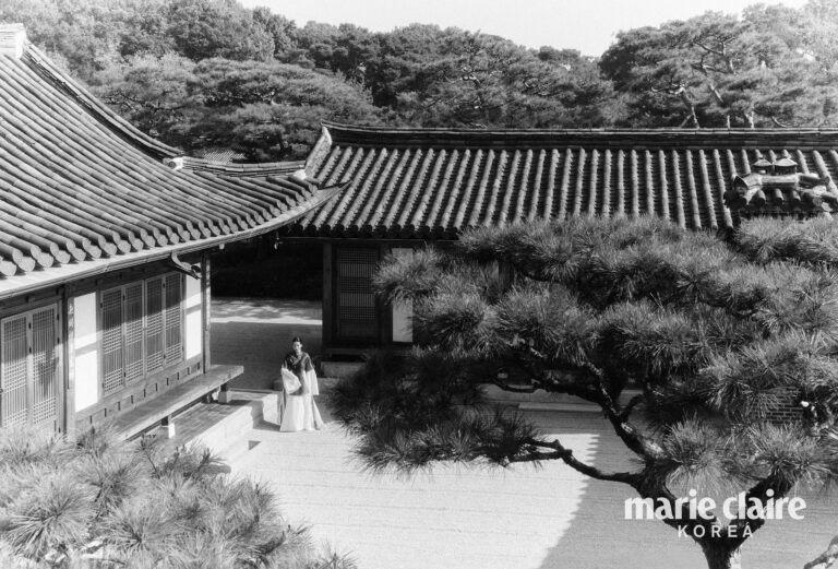 한복의 깊은 아름다움을 전 세계에 알리는 마리끌레르 x 한국공예•디자인문화진흥원 ‘2024 한복 웨이브’ 프로젝트는 마리끌레르 코리아 1월호 별책부록인 K-스페셜 에디션과 웹사이트(marieclairekorea.com)에서 만날 수 있습니다.

 #김태리 #마리끌레르 #MarieClaire