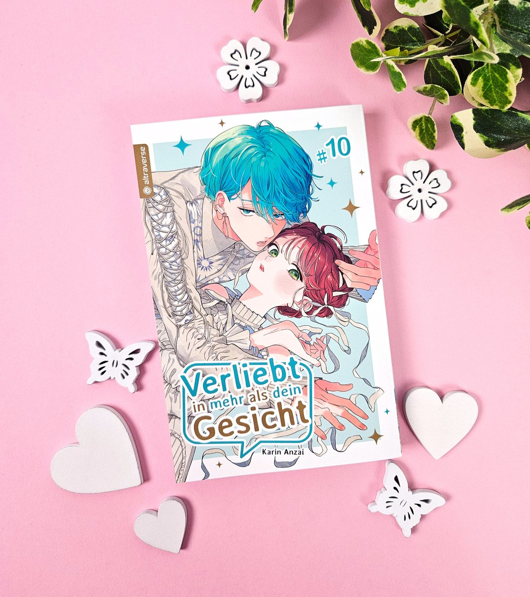 Wer wird für Kanato die Nachfolge als Gesicht des Social-Media-Profils der Schule antreten? Auf ihrer Suche treffen Sana und ihre Freunde auf einen möglicherweise geeigneten Kandidaten.

Band 10 von »Verliebt in mehr als dein Gesicht« ab Montag im Handel!

altraverse.de/manga/verliebt…