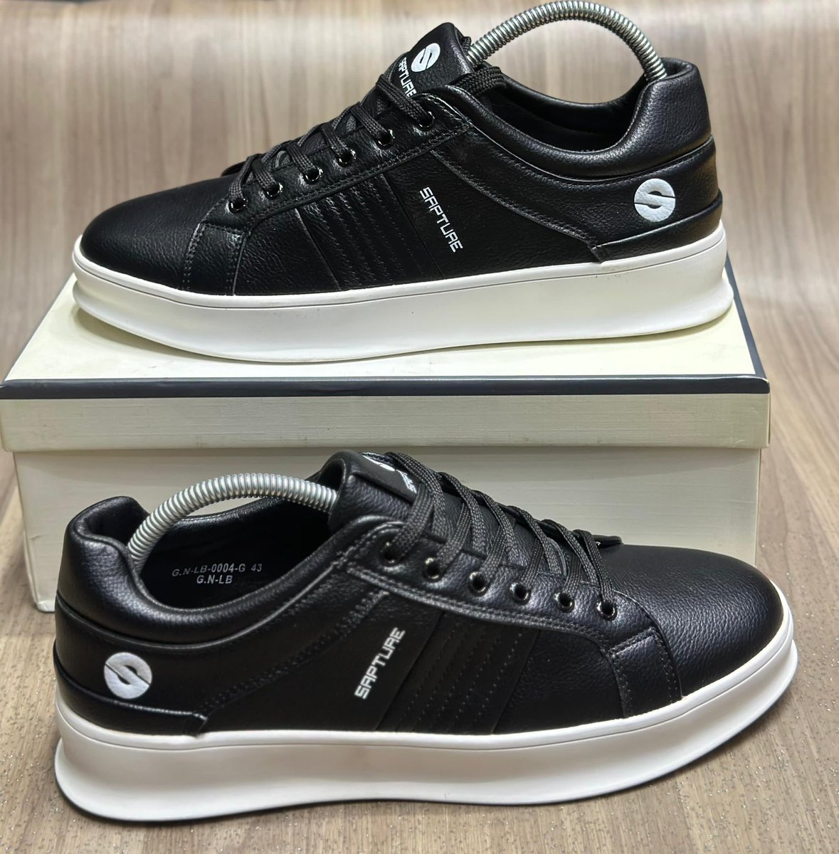 GalassShoes's tweet photo. 🛍️Sapture✨🔥
Size:  40 à 45✅
Prix: 🏷️16.000f

Whatsapp 781028779📌ou DM pour toute commande🙏🏽 Livraison possible partout📦
Rt 🫶🏽 https://t.co/rhqKAjHfll