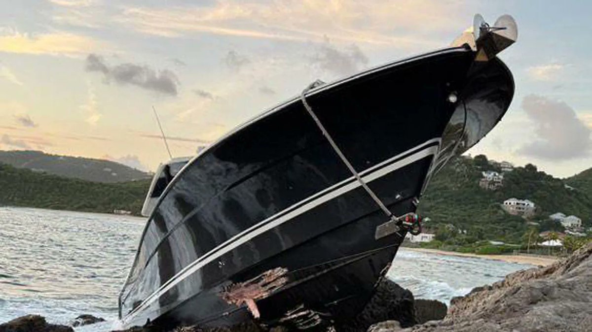topRIKgroup's tweet photo. Six people injured in a motor yacht Loon tender mishap in St. Barths. An ongoing investigation is uncovering more details about the incident. Read more: https://t.co/kHuiVQQAxe
#YachtAccident #Investigation #SafetyProtocol https://t.co/CbfkSpmKOj