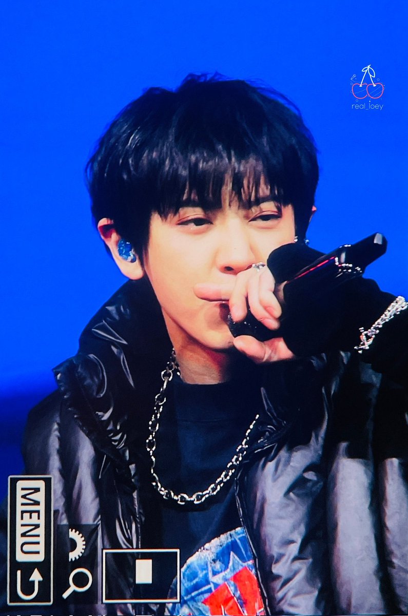 EXOGlobal's tweet photo. [PREVIEW] 250111 #CHANYEOL @ SMTOWN LIVE 2025 in Seoul - D1
cr. loey_real__pcy, K_loey_park61

#EXO #엑소 @weareoneEXO https://t.co/mjTRVcsyHg