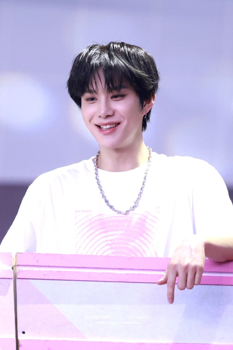 250111 SMTOWN 

..정우 얼굴..😭

#정우 #JUNGWOO #ジョンウ