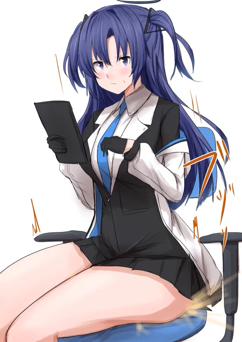 お題の事務作業中にすかしっ屁に失敗したブルアカユウカさんです。 