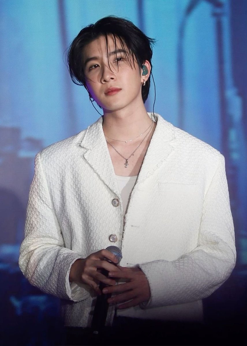 peypaii_'s tweet photo. TigerRay au where in Ray fulfilled Sand’s dream to become a singer after he died only to find Tiger a coffee shop owner who looks exactly like Sand.
#FirstKhaotung #SandRay
#TigerLynx #TigerRay (?) https://t.co/SJK2TEnN4M