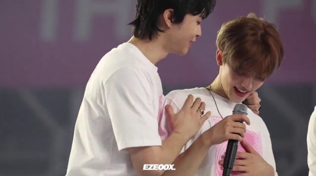 เดี๋ยวว เพิ่งสังเกตตตต พี่จอนเค้าจองเล่นกับน้องแจมทุกคอน smtown เลยปะ 5555555 4 ปีติด เอนดุวอ่ะ รุ้แล้วคับว่าน้องน่ารักมาก 🙂‍↕️💞🐱🐱