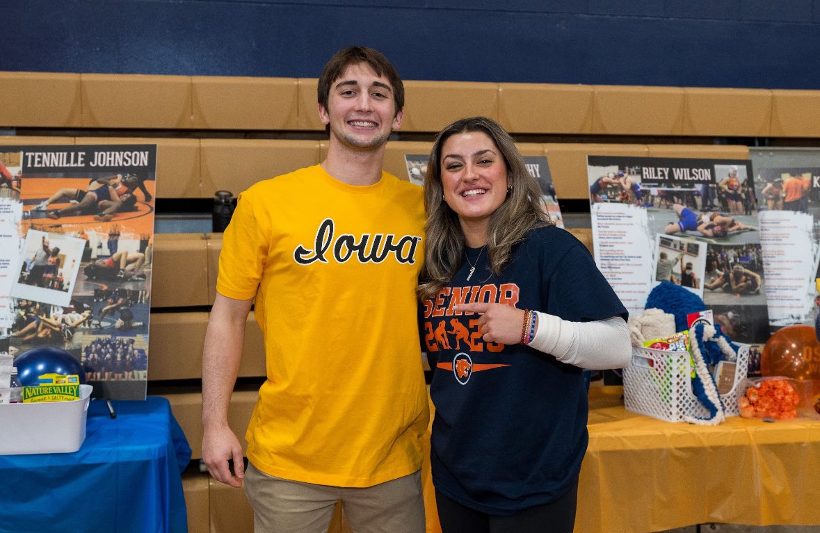 senior night!!!🧡💙🐾 <a href="/OswegoWrestling/">Oswego HS Wrestling</a> <a href="/OHS_GoPanthers/">OHS Athletics</a> @SparksPremier <a href="/iowasoftball/">Iowa Softball</a>