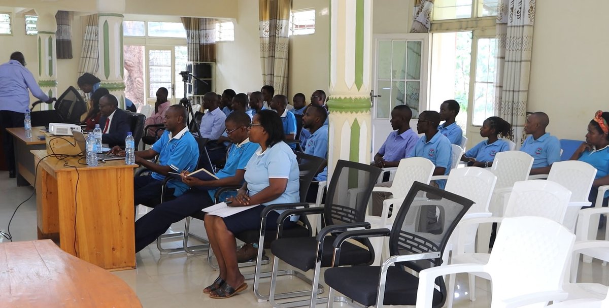 #Burundi #BurundiInnovation Réunion du Conseil des cadres de l’#ONPR dirigée par son Directeur Général <a href="/anastase_jean/">Hicuburundi Jean Anastase</a>, ce 10/01/2025 ds la salle habituelle des réunions, avec coe 2è pt à l’agenda «Activité à Impacts Rapides: Opérationnalisation de l’agence de l’ONPR à #Buhumuza»