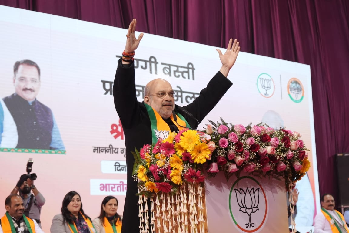 PavanRanaRSS's tweet photo. आज जवाहरलाल नेहरू स्टेडियम, नई दिल्ली में झुग्गी बस्ती प्रधानों के एक आयोजित भव्य सम्मेलन में उपस्थित रहा।

 इस सम्मेलन में माननीय गृह मंत्री श्री @AmitShah जी की गरिमामयी उपस्थिति रही।

#झुग्गी_वासियों_ने_ठाना_है
#दिल्ली_में_भाजपा_को_लाना_है 
#झुग्गीवासी_चले_भाजपा_के_साथ। https://t.co/O74UKBUby4