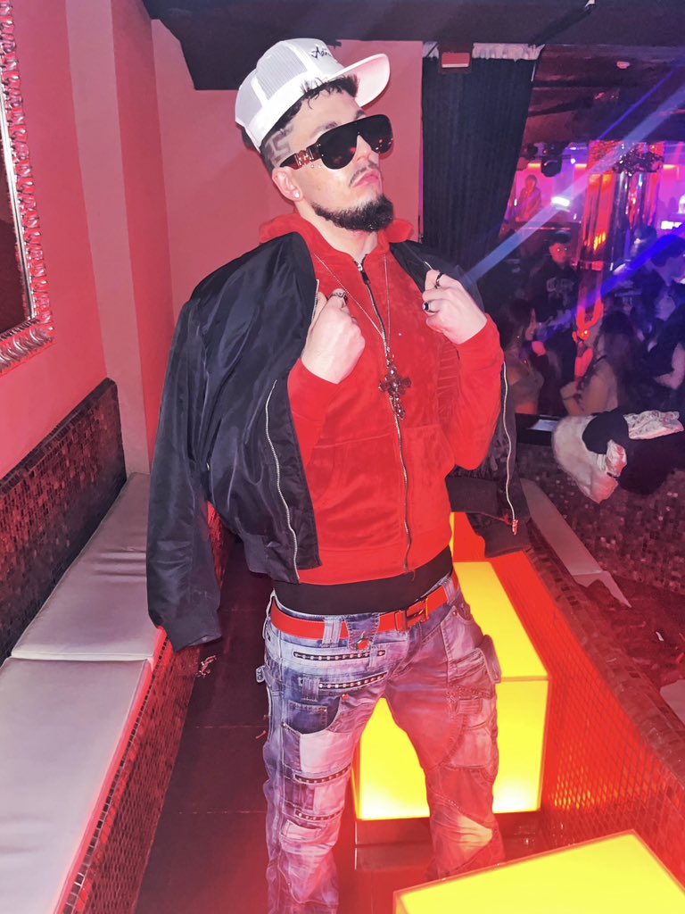 no me invites a tu pary si te gusta ser el centro d atencion💋