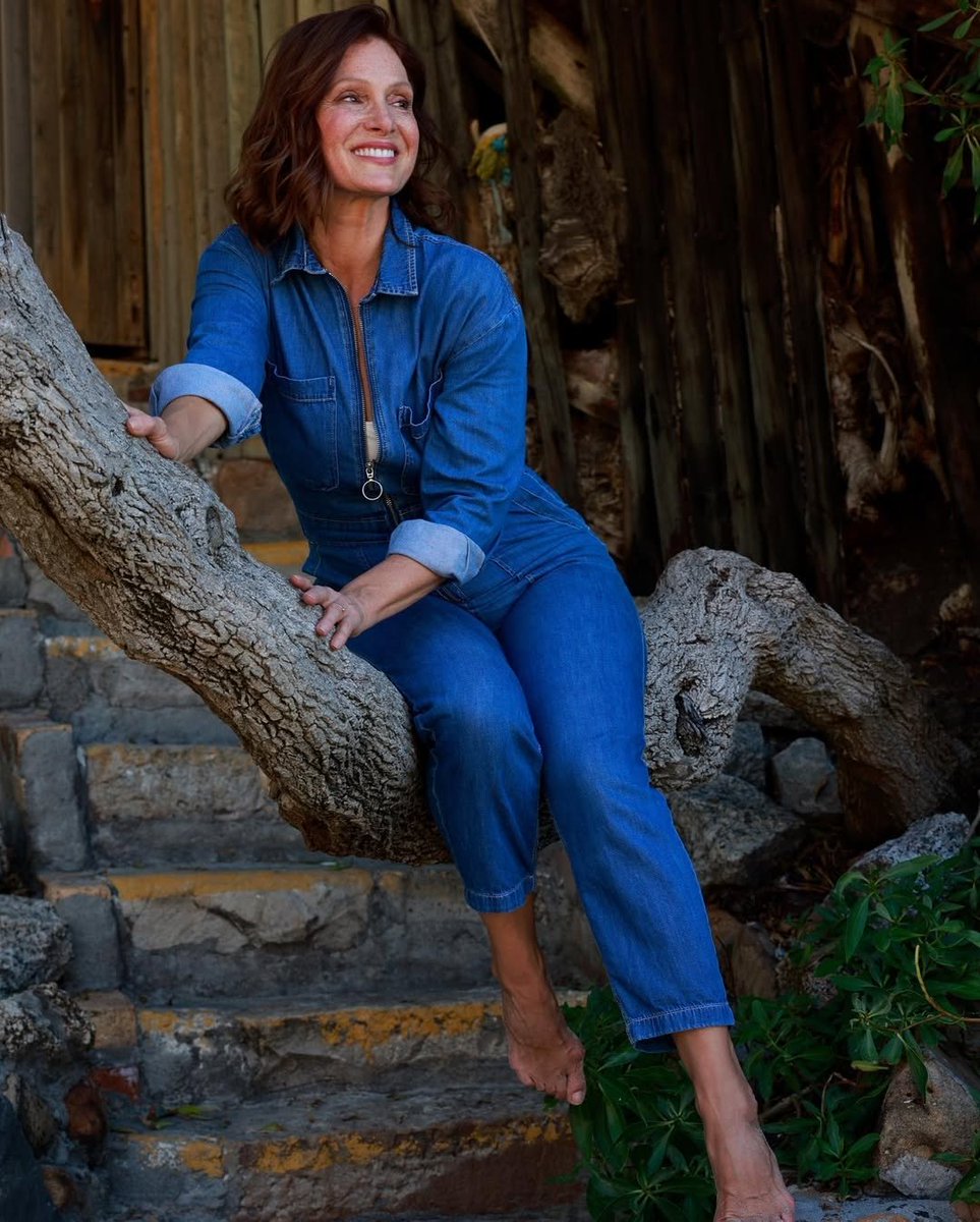 kathleenDave12's tweet photo. Generally associated with calming and stability, the color blue also refers to trust, loyalty or truth. Blue is also closely linked to well-being and spirituality. It is often associated, for example, with serenity, wisdom and dreams. #bluecombination💙 #southafricashooting https://t.co/xEZ70Bo6C6