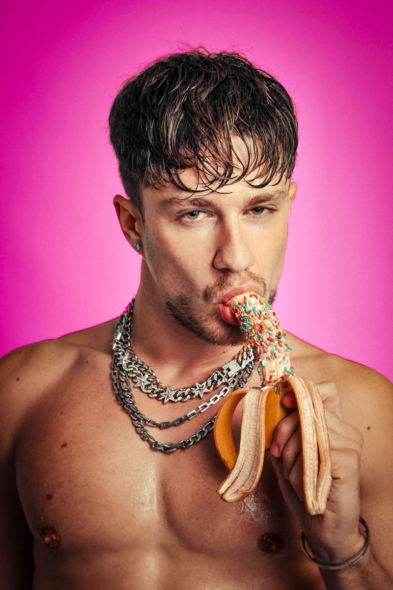 mileybongz's tweet image. Capa de Revista 🩷🍌✨