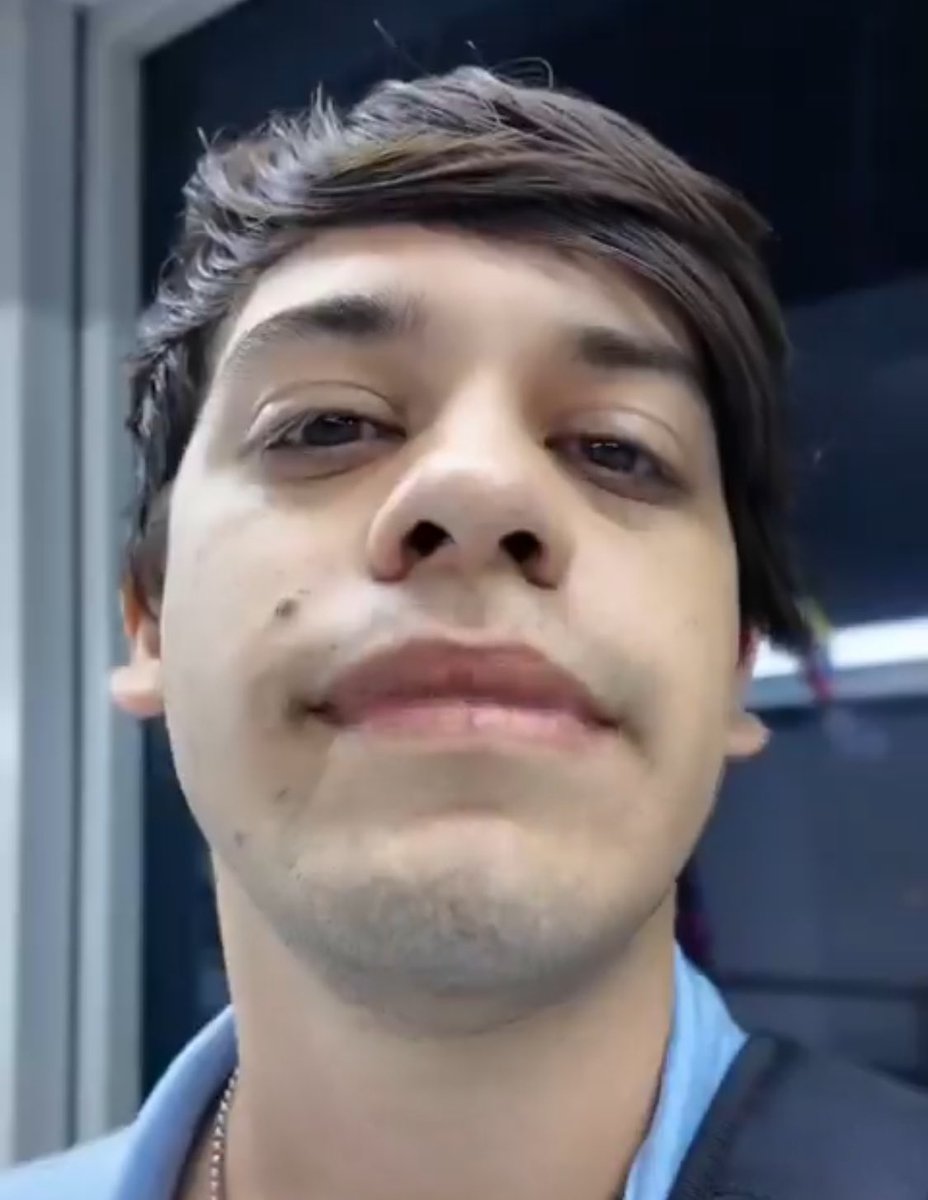 ElTrumpista's tweet image. Estos dos pelotudos argentinos fueron a Venezuela a chuparle la pija al dictador Maduro.

👉🏼 Rodrigo Fronzo

👉🏼 Facundo Perez Ernst

Ya que Michelo no parece volver, acá están la caras de estos por si algún venezolano se los cruza en Argentina.