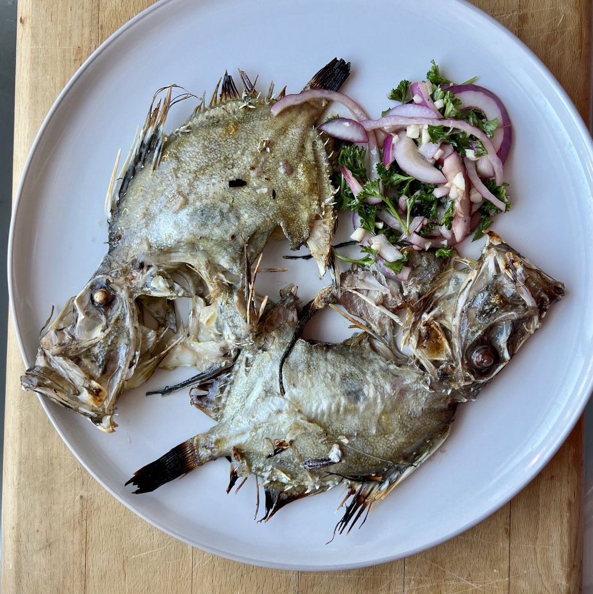 droolworthy's tweet photo. Saturday-

M&amp;S Collection Chablis.
Carlingford Louët-Feisser Irish rock oysters.
Titchy South Coast John Dory.
.
.
.
#winepairing #wine #instawine #vin #vinho #wein #vino #vindefrance #Frenchwine #chablis #chardonnay 
#eeeeeats #instafood #londoneats #londonfood https://t.co/8m3IheOBU8