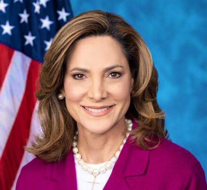 eduardomenoni's tweet photo. 🚨| URGENTE: María Elvira Salazar, dice que Trump apoya a María Corina Machado y Edmundo González, ¡los luchadores por la libertad en Venezuela! 🇻🇪 “Si el dictador socialista Maduro no se va INMEDIATAMENTE, se ENFRENTARÁ a todo el poder del liderazgo de los Estados Unidos". https://t.co/Z7sTS7tCwu